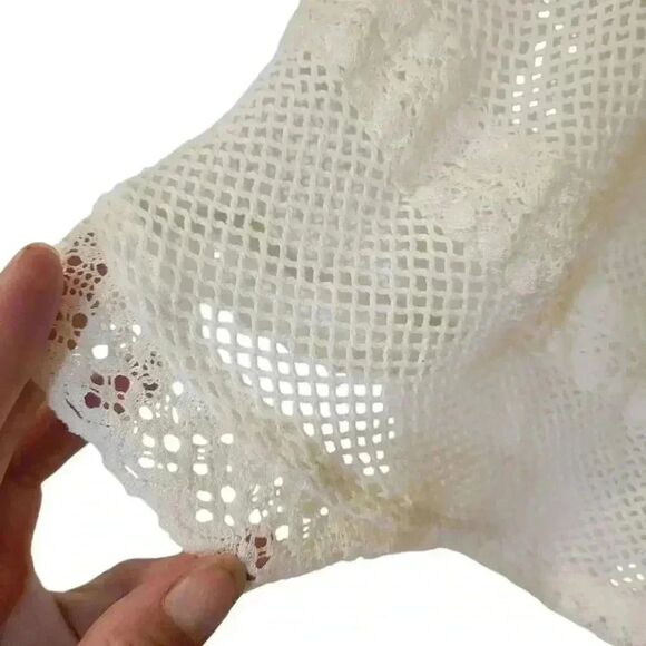 Old Navy Women's Cream Cotton Crochet Lace Flutter Sleeve Swing Top - Picture 3 of 13